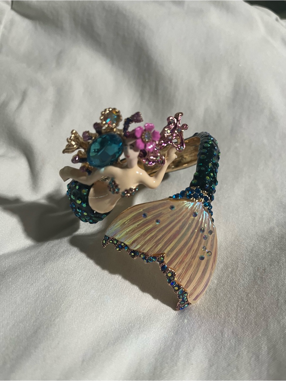 Betsey Johnson Iridescent Pink & Teal Mermaid Tail Bracelet. - Picture 1 of 4